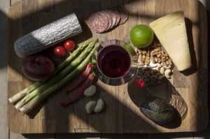ダイエット中に赤ワインを飲むと痩せる効果がある?!